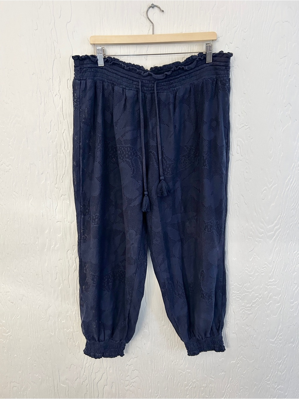 AERIE Floral Lace Cropped Bloomer Pants Navy Blue Sz XL Boho Summer Beach